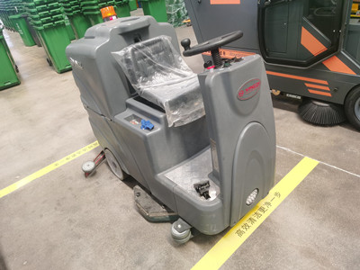 駕駛式洗地機 駕駛式洗地機